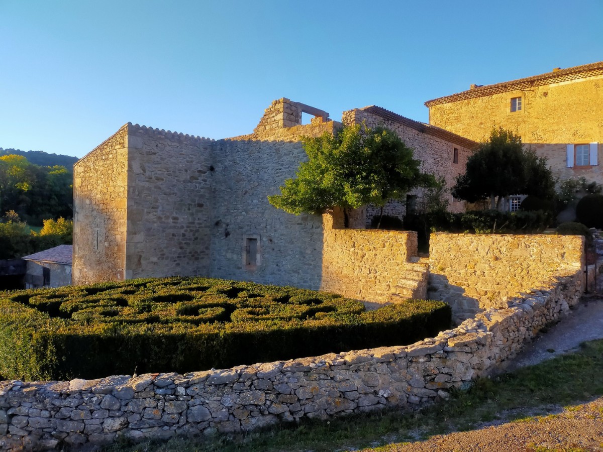 THÉÂTRE AU CHÂTEAU PATRIMOINE EN SCÈNE  Bouisse