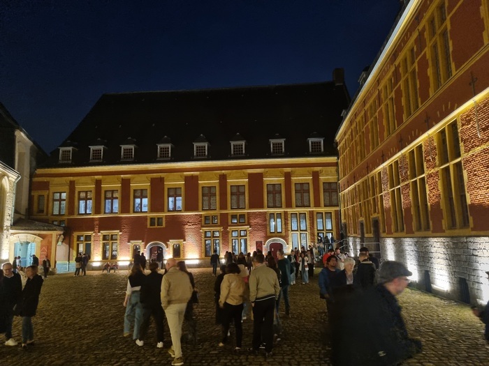Tissons ensemble une Nuit de laine et de soie Musée de l'hospice Comtesse Lille
