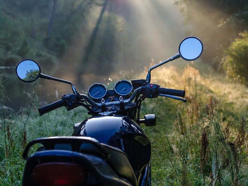 Tour du Calvados en motos anciennes Rue Brummel Luc-sur-Mer 2026-05-15