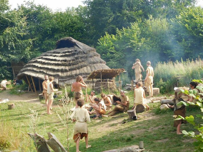 Tournoi d’arc préhistorique dans le parc de l’Âge de pierre Steinzeitpark Dithmarschen Albersdorf
