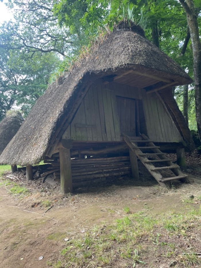 Tours et détours dans le monde médiéval rural Village de l'an mil Melrand