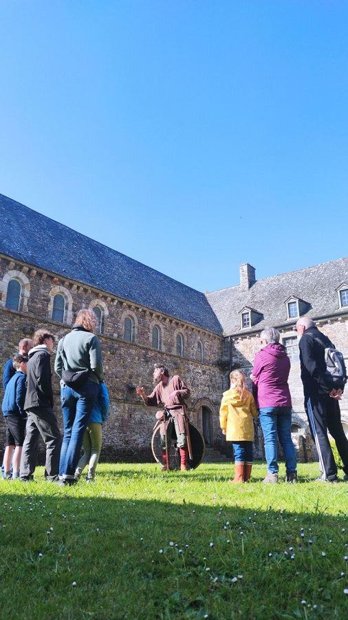 Tuto découverte de l&rsquo;abbaye par un viking Abbaye de La Lucerne La Lucerne-d&rsquo;Outremer