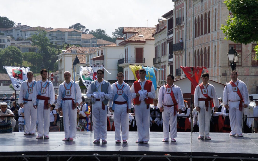 Udaberria Dantzan  Saint-Jean-de-Luz