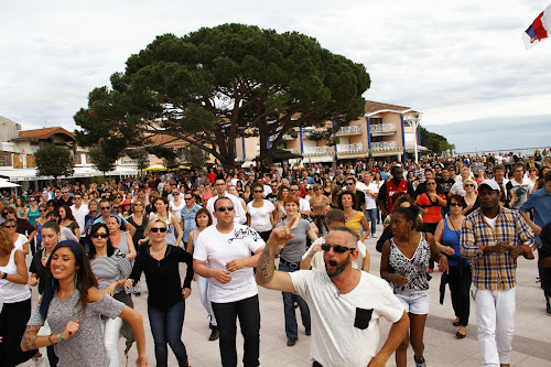 Venez danser la Salsa ! Place Louis David Andernos-les-Bains