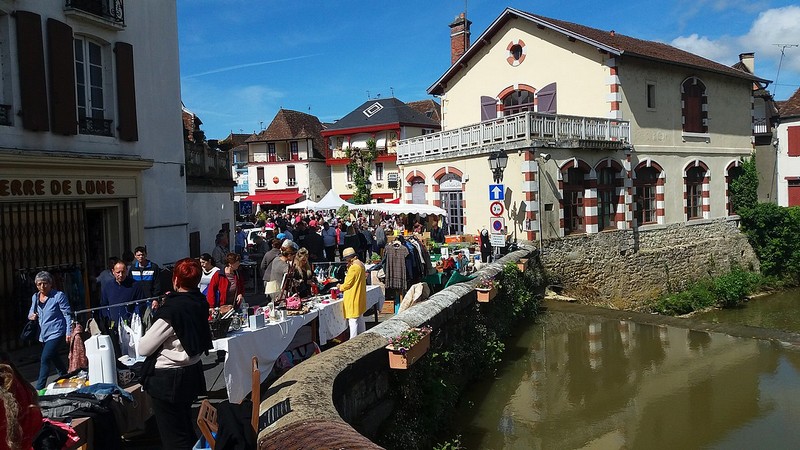 Vide-Grenier de Salies à Peindre Place du Bayaà et place de la Trompe Salies-de-Béarn