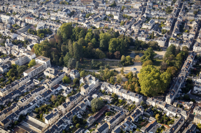 Visite à vélo : Les jardins historiques Cour du musée des Beaux-Arts Tours