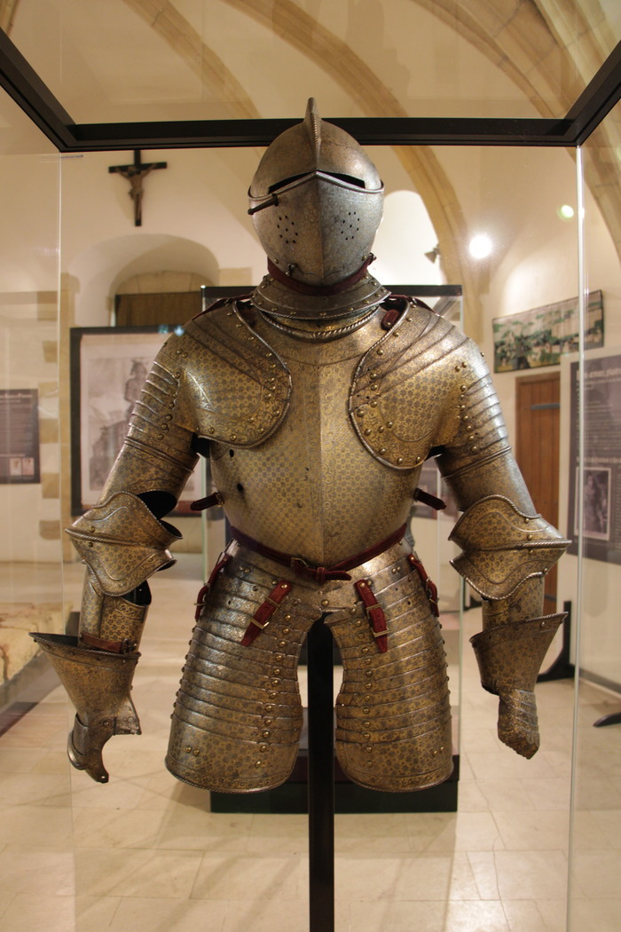 Visite-atelier en famille dans l’exposition "Chefs-d’œuvre ! Armures de la collection des princes" Musée du château fort Sedan
