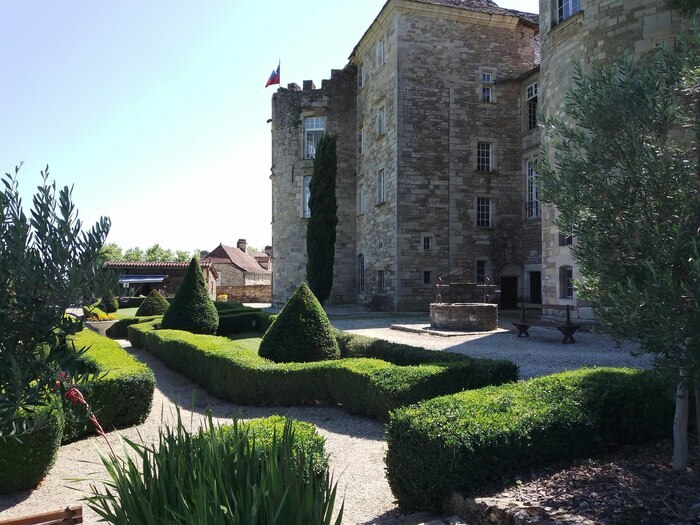 Visite commentée des jardins à la française du château de la Reine Margot Château de la Reine Margot Saint-Projet