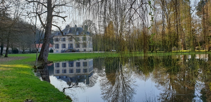Visite commentée du jardin du Château de Charmes-en-L'Angle Château de Charmes-en-L'Angle Charmes-en-l'Angle