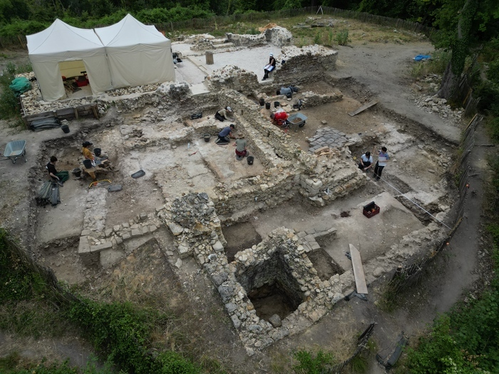 Visite de chantier de fouille, Prieuré médiéval et moderne de la Butte-Saint-Louis, Fontainebleau