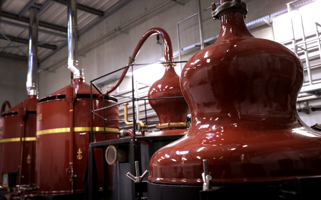 Visite de la Distillerie Brana et dégustation Distillerie Brana Ossès