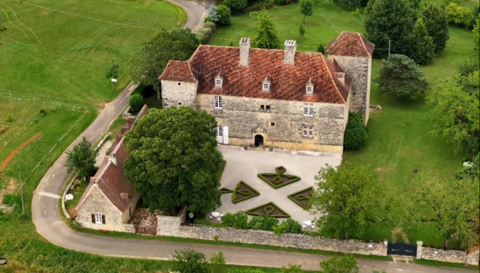 Visite découverte d&rsquo;un château oublié, Entrée du château de Lantis, Dégagnac