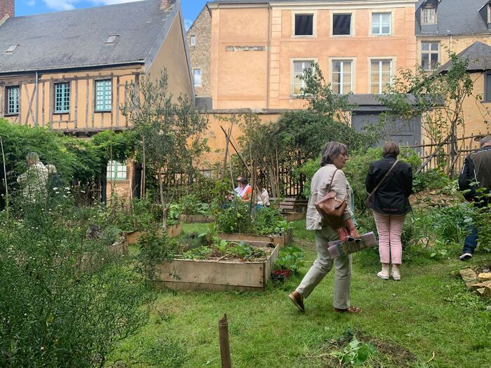 Visite du Potagenêt, jardin partagé, association Entre Cours & Jardins, Le Potagenêt – jardin partagé dans la Cité Plantagenêt, Le Mans