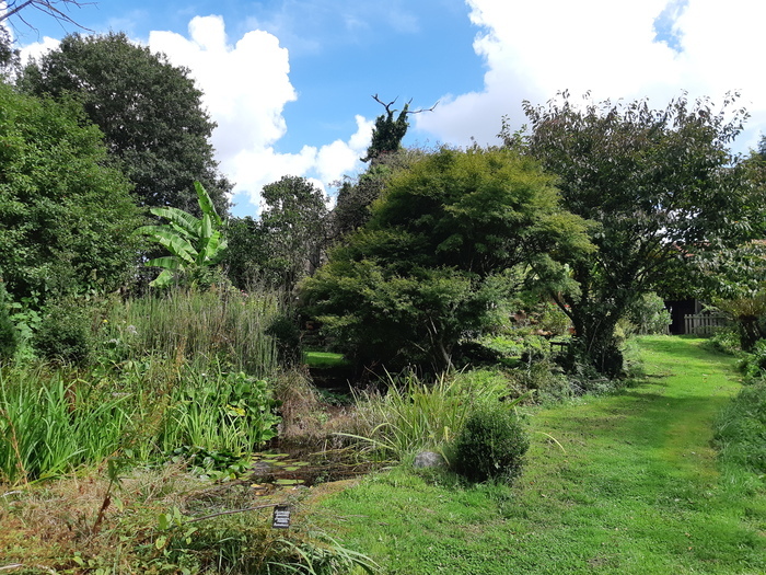 Visite d’un jardin paysager aux abords d’une ancienne ferme., Jardin du Roc’h, Guénin