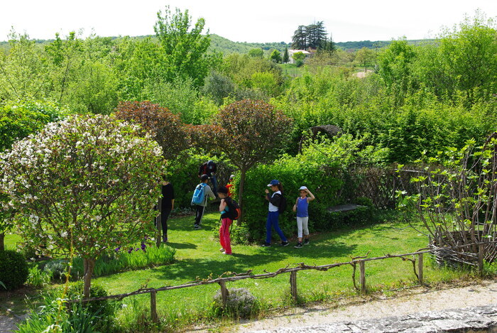Visite jeu, les sens en action, Salagon, musée et jardins, Mane