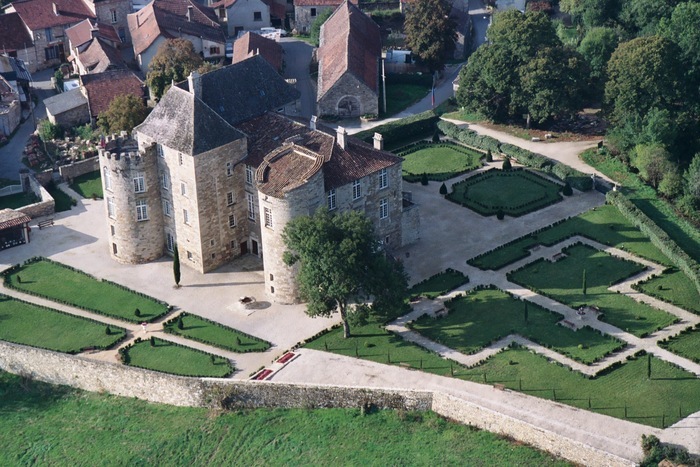 Visite libre des jardins à la française du château de la Reine Margot Château de la Reine Margot Saint-Projet