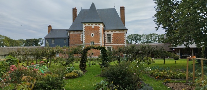 Visite libre du jardin-clos Manoir du Fay Yvetot