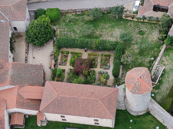 Visite libre du jardin de curé, Le Jardin de Curé – Ecomusée des Monts du Forez, Usson-en-Forez