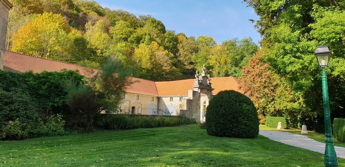 Visite libre du jardin du château de Charmes-en-L'Angle Château de Charmes-en-L'Angle Charmes-en-l'Angle