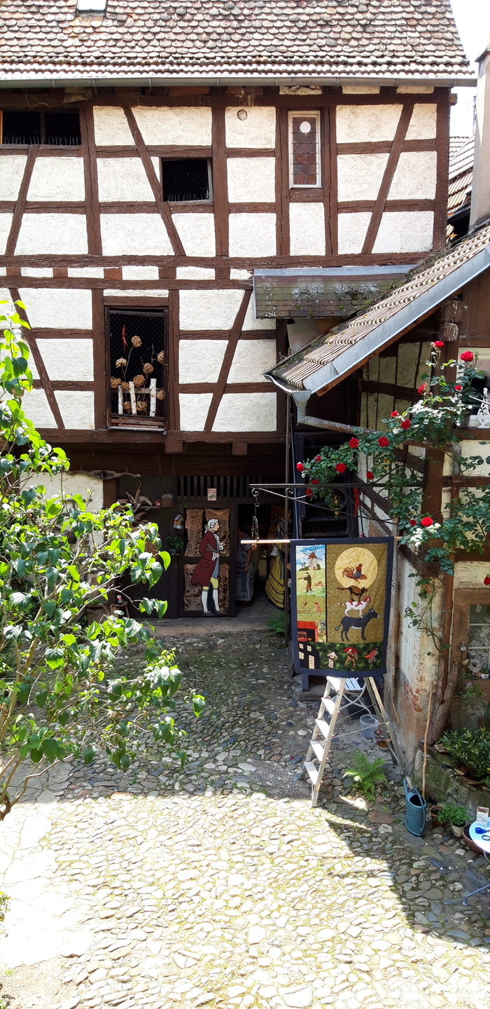 Visite libre d'un jardin de ville Cour des contes Barr