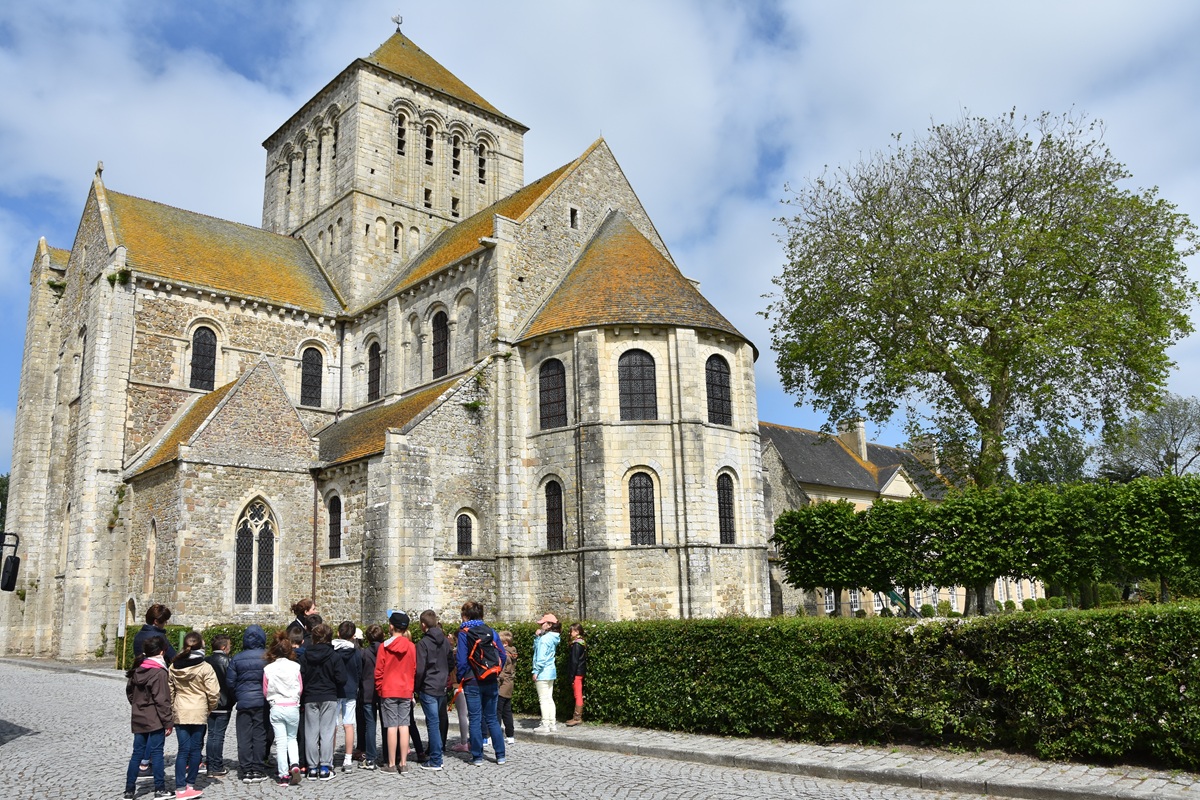 Visite spéciale enfants L’abbatiale de Lessay à explorer… et à jouer !  Lessay 2026-08-20