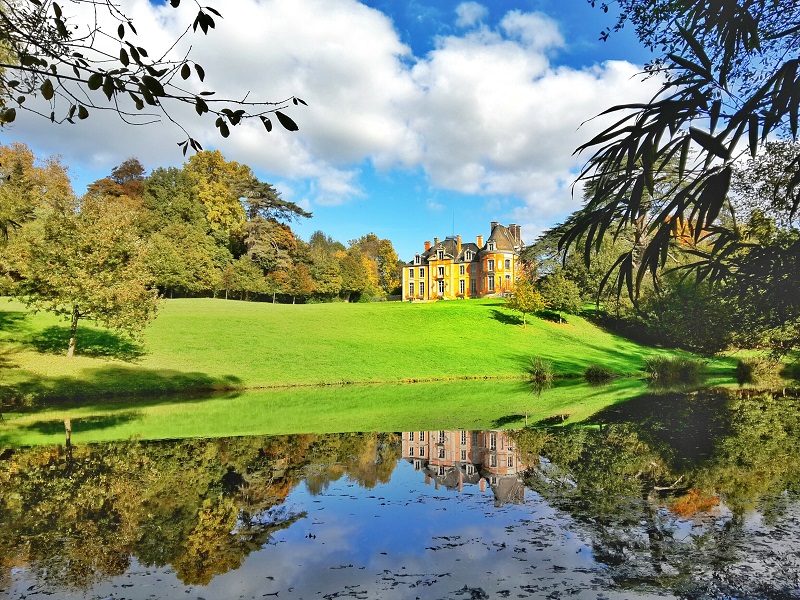 Visites Enchantées de Chantore Rhododendrons Château de Chantore Bacilly