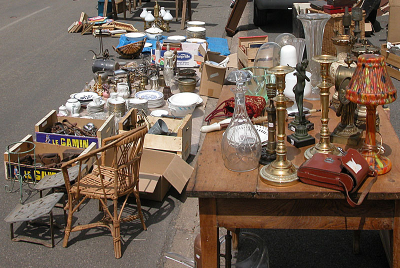 8e vide-greniers de Bourg Bourg