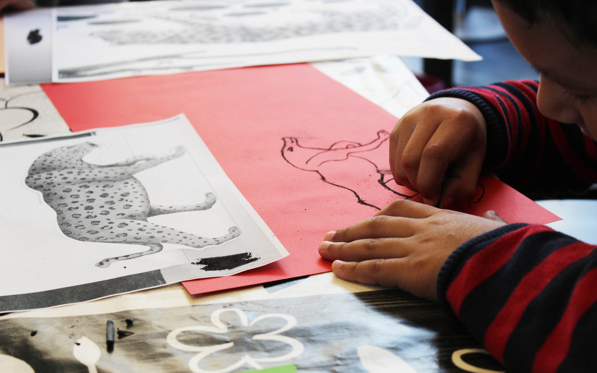 Atelier découverte de la gravure par Julia Chausson Bibliothèque Assia Djebar  Paris