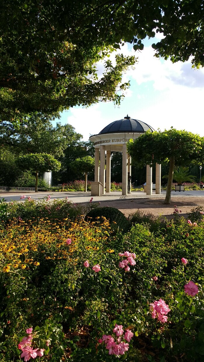 Avec le regard de la jardinière à travers le parc thermal de Bad Schmiedeberg, Kurpark Bad Schmiedeberg, Bad Schmiedeberg