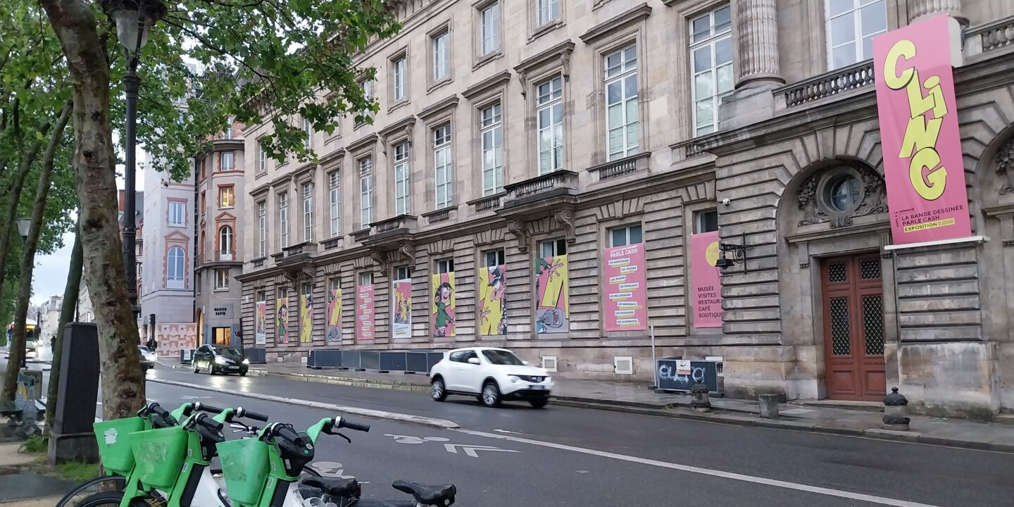Affiche et visuel de l’exposition CLING ! La bande dessinée parle cash
