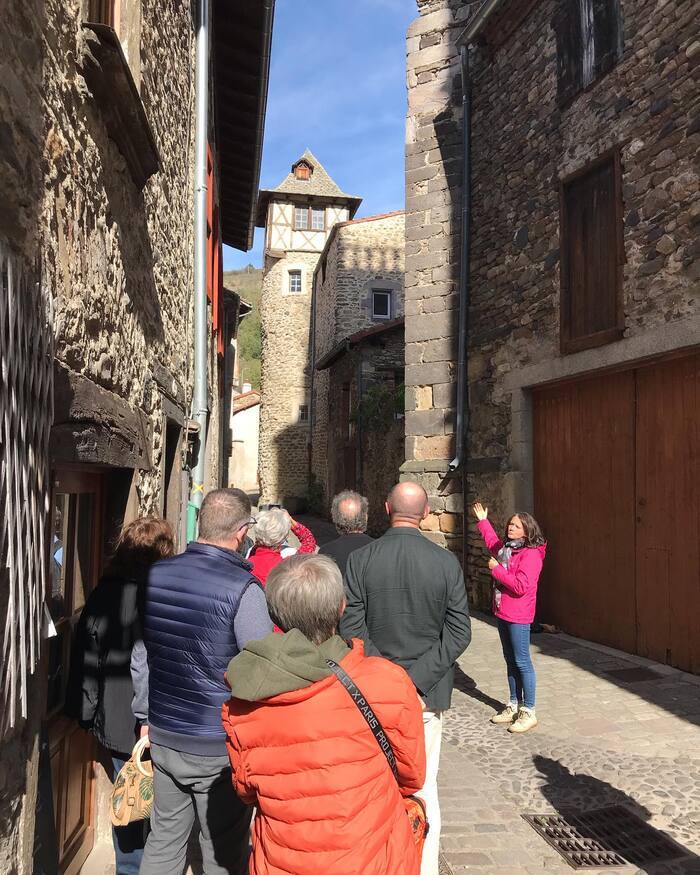 Blesle, tours et détours, 43450 BLESLE, Blesle