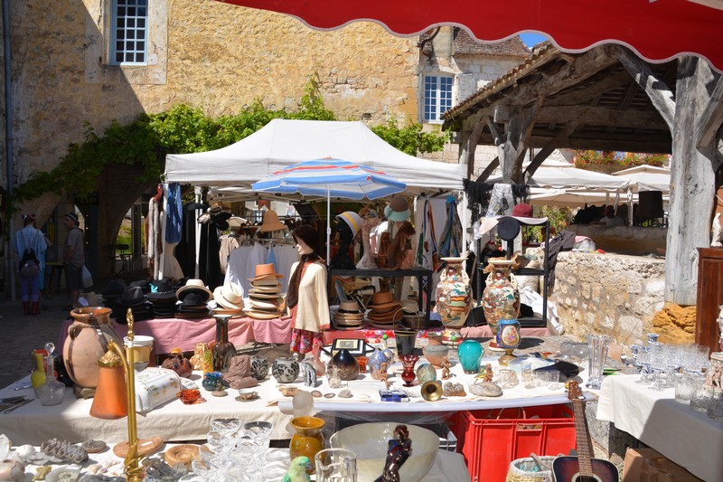 Brocante Place des cornières Monpazier 2026-08-09