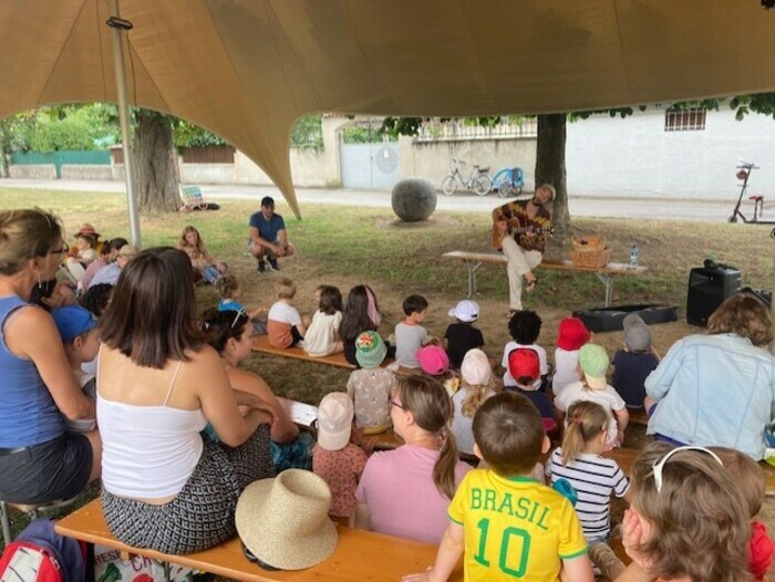 Comptines et jeux de doigts en plein air, Parc à côté de la Mairie de Plan-les-Ouates, Genève