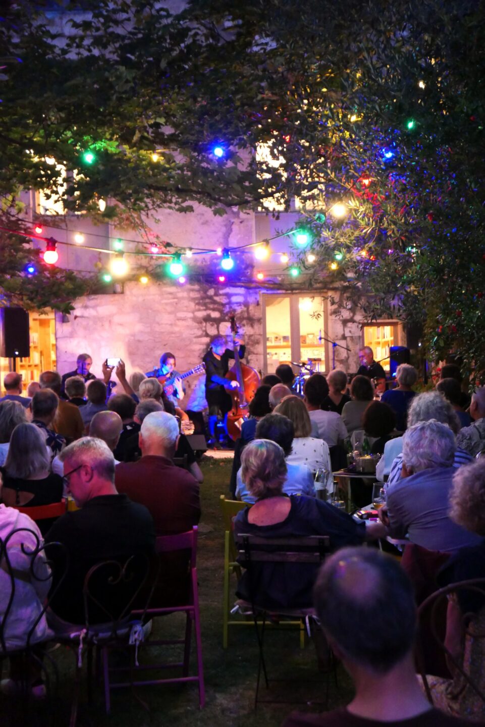 Concert de jazz à la Librairie Livres Books & Cie Manu Forster Trio Libraire Livres Books & Co Montcuq-en-Quercy-Blanc 2026-07-22