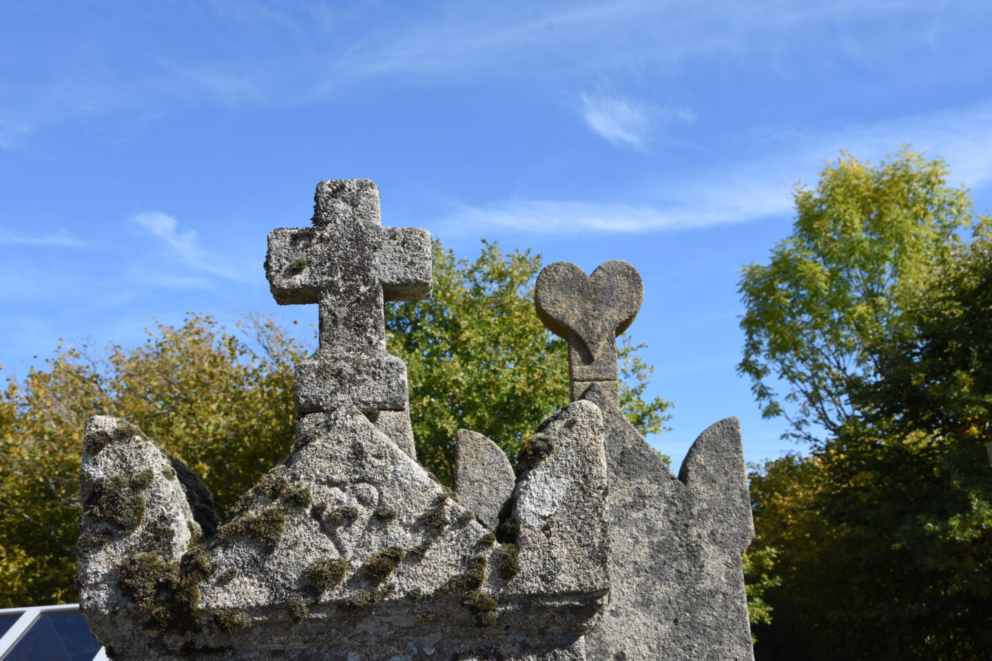 Dans les allées du cimetière  Soubrebost 2026-08-14