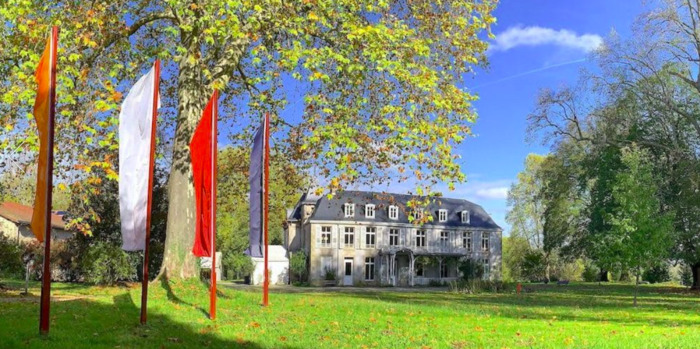 Découvrez le jardin fleuri Ziji et le parc du château du centre bouddhiste européen Dechen Chöling, Centre bouddhiste européen Dechen Chöling, Saint-Yrieix-sous-Aixe