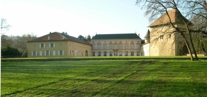 D'une ancienne maison forte à une belle demeure à la française