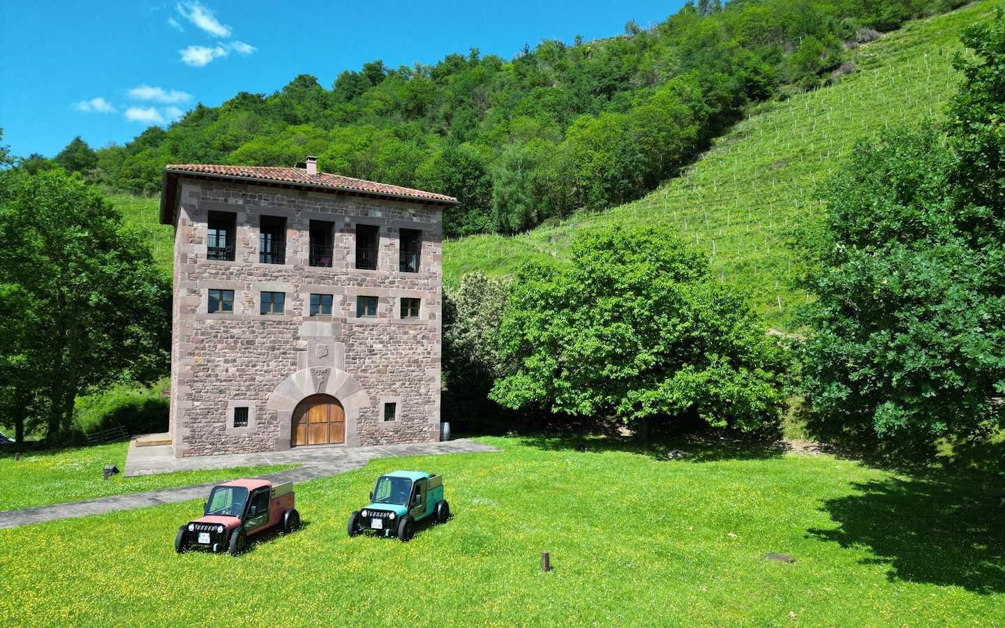 Echappée en quadricycle électrique E-Pottok et visite du Domaine Brana Uhart-Cize