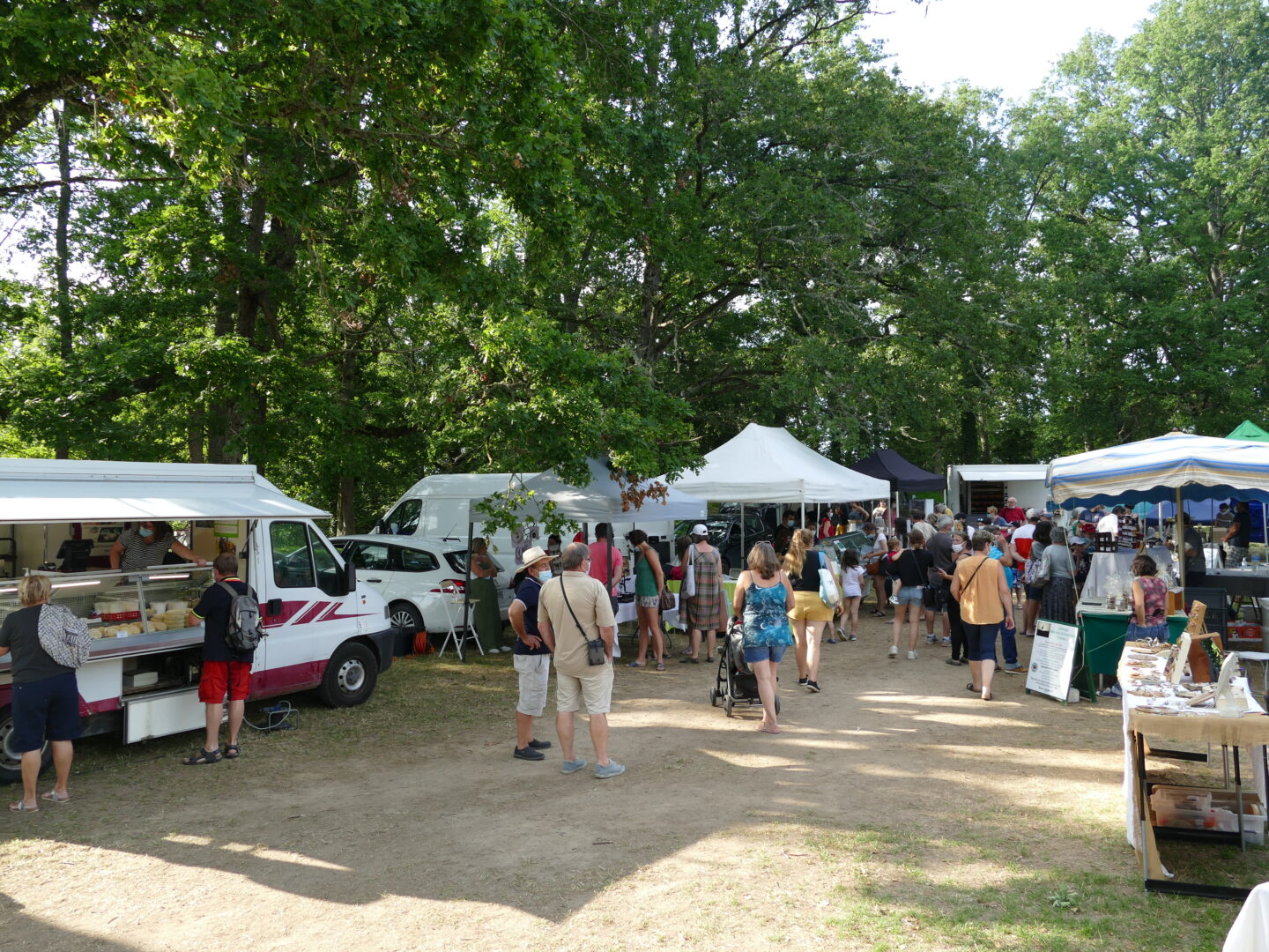 Etang de Chaux Marchés semi-nocturne des producteurs de pays du réseau Bienvenue à la ferme Peyrat-la-Nonière