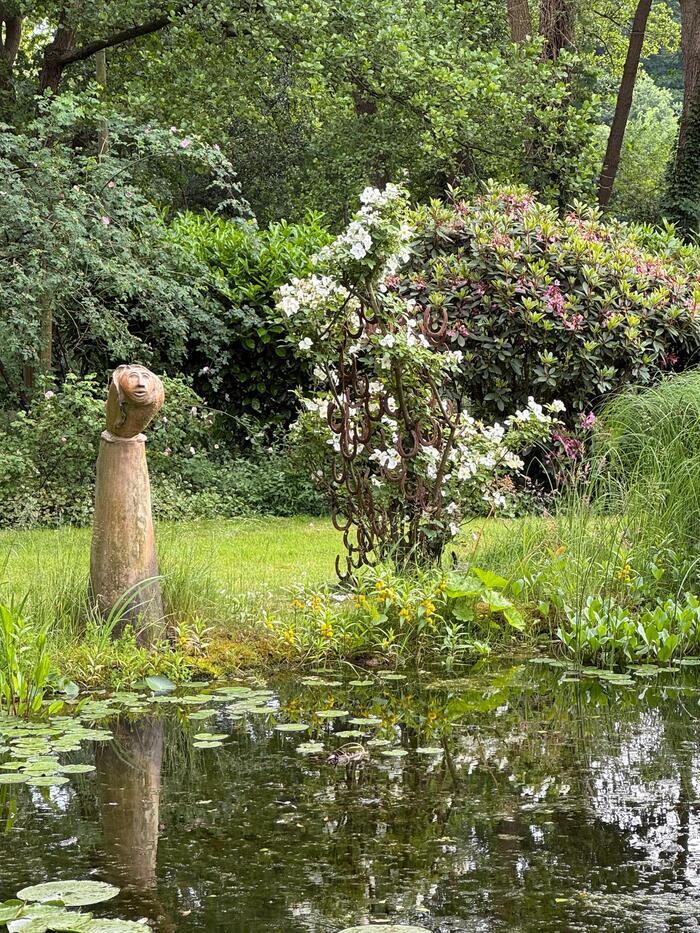 Exposition CeramicART dans le jardin privé de sculptures et de biotope Ceramic ART Atelier-Werkstatt/Skulpturengarten an der Heidkruger Bäke Delmenhorst