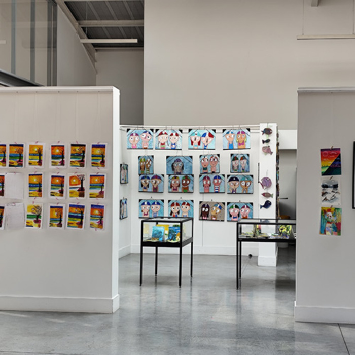 Exposition des ateliers enfants par l’association Arts Plastiques, La Source, Roncq