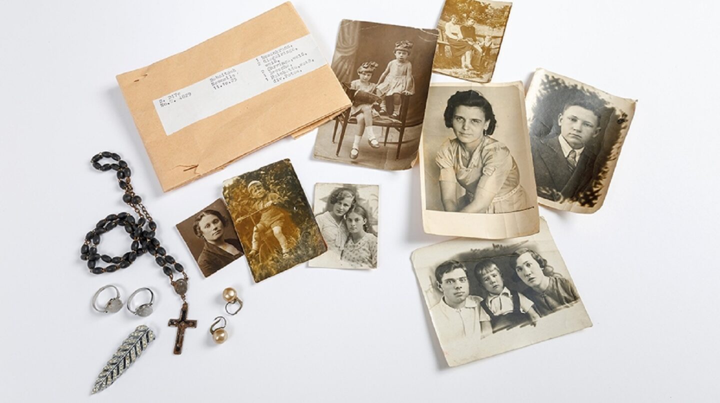 Exposition Stolen Memory, les objets de la mémoire de la persécution nazie avenue Gabriel Graner Salies-de-Béarn
