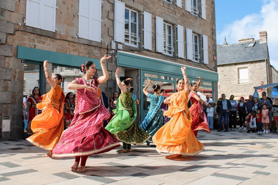 Festival Danse avec le Monde Rue des Forges Brix