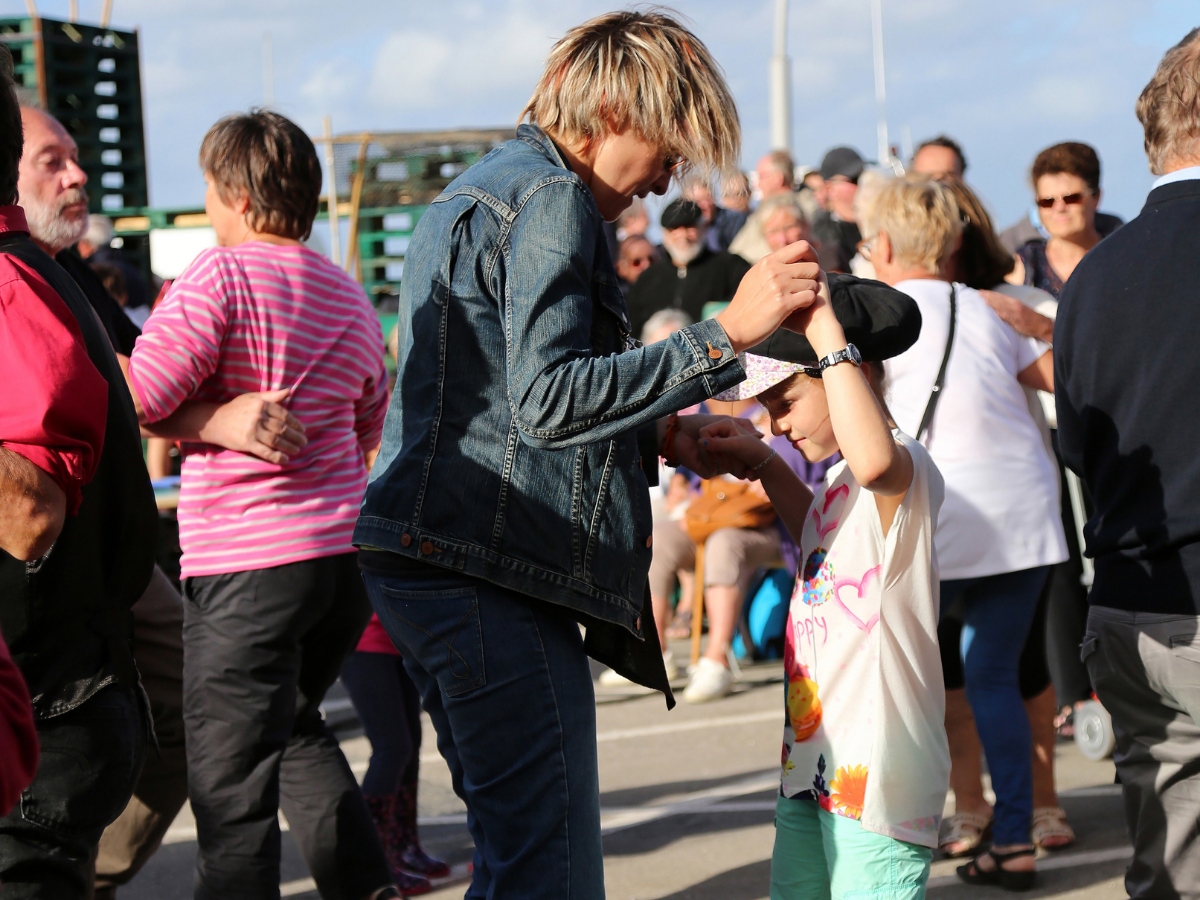 Festival Les Traversées Tatihou > Stage de danse de couple Mazurka initiation et Scottish swinguée Place du Général de Gaulle Saint-Vaast-la-Hougue 2026-08-16