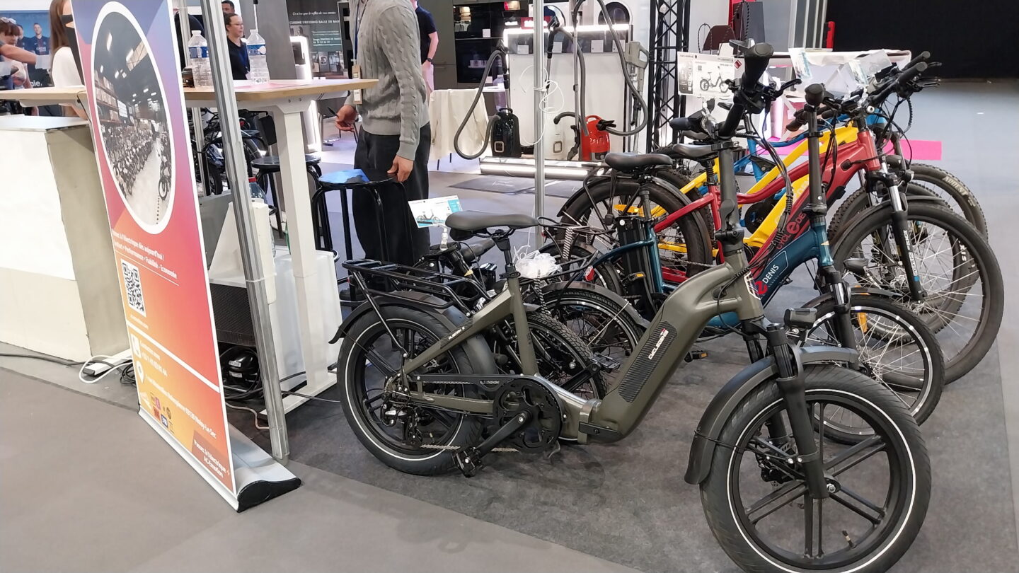 Stand Auto Mobil Paris à Foire de Paris