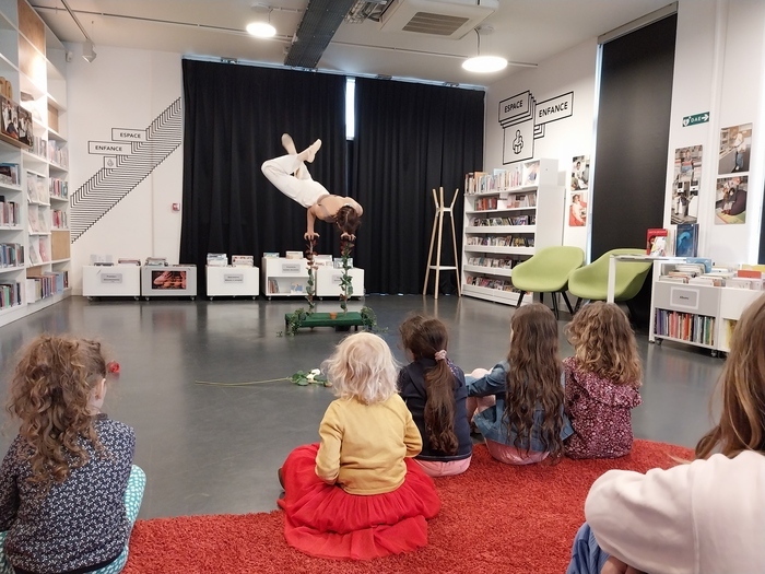 Initiation aux Arts du Cirque avec Le Cirque du Bout du Monde, Médiathèque de Moulins (Lille), Lille