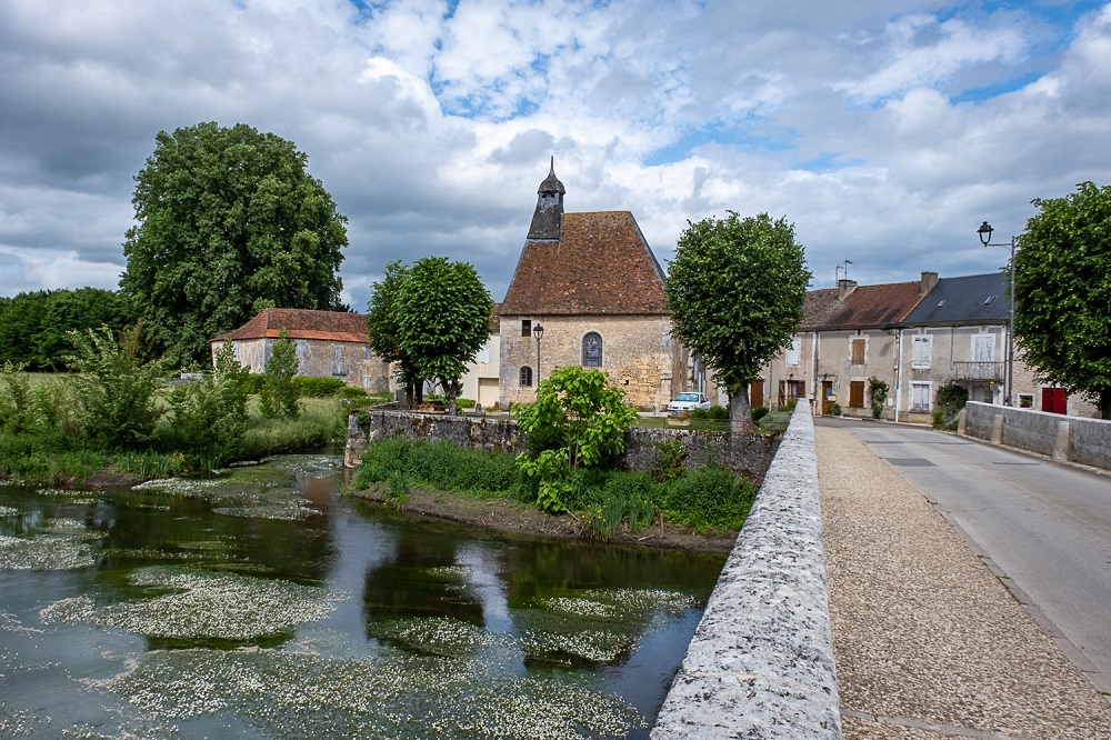 JEP Visite de la chapelle et de l’église de Coulaures devant la chapelle Coulaures