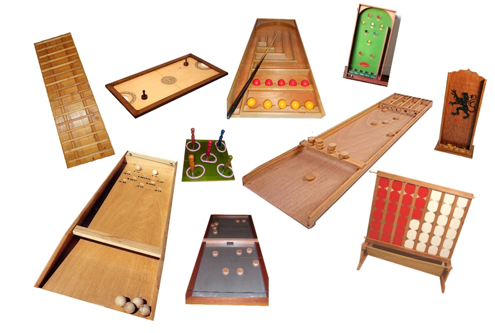 Jeux en bois Devant le Cinéma Arromanches 360 Arromanches-les-Bains