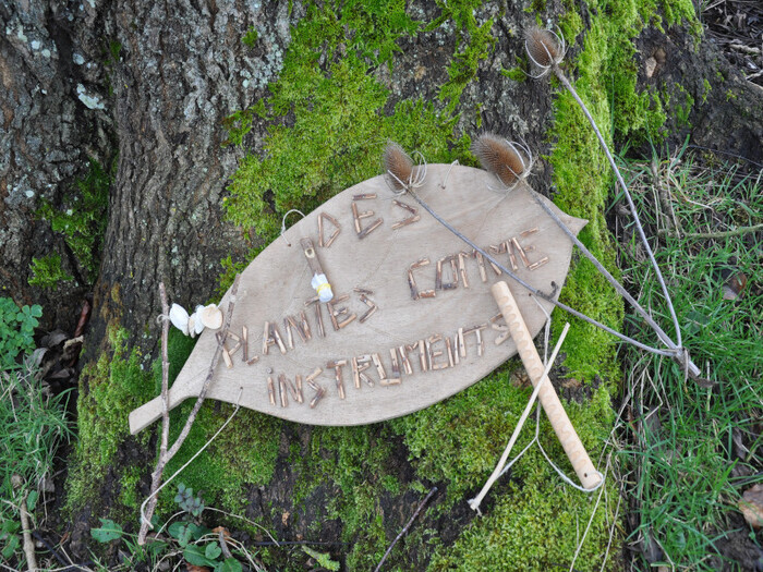 Jeux et jouets dans la nature Eglise d'Ouilly-du-Houley Ouilly-du-Houley