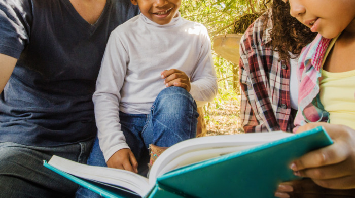 Jouer avec les mots et les langues pour explorer les livres bibliothèque Clôteaux-Bréquigny Rennes